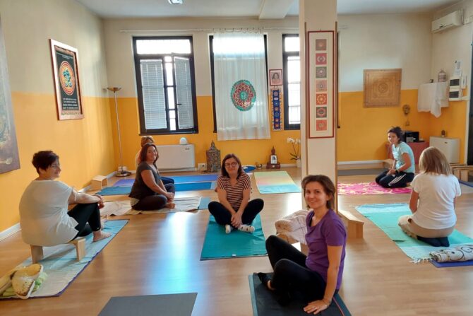 PRESSO IL CENTRO DHARMA  CI SONO DUE CICLI  DI YOGA ALL ANNO DI 4 MESI CIASCUNO , 11 CORSI  SETTIMANALI CON VARI ORARI  (  IL PRIMO DAL 20 SETTEMBRE A FINE GENNAIO…IL SECONDO PRO…