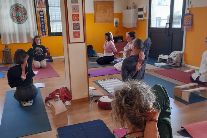 Lezione di YOGA oggi pomeriggio… Corso  intensivo di Yoga da settembre 2023 a dicembre 2025  con 18 allievi  ( formazione istruttori di Yoga per chi vorrà  fare il test finale ) …