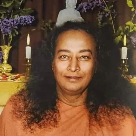 FELICE GURU PURNIMA  a tutti ! 
 Immensa Gratitudine … Om Guru ! 
 Mi inchino ai PIEDI del mio Amato Guru e a tutti i Guru che benedicono ed accompagnano le nostre vite .